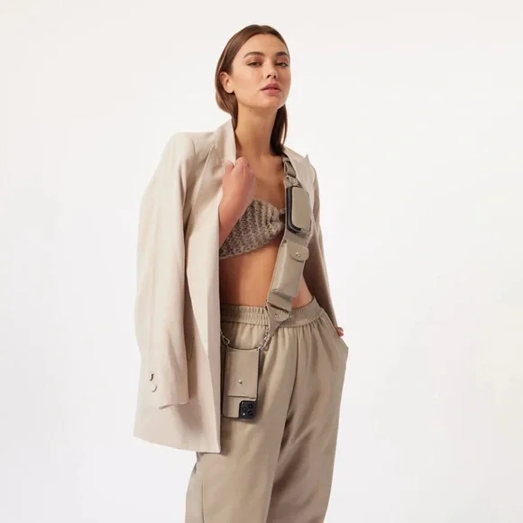 Bandolier Billie - PHONE CASE & ALL LEATHER STRAP - Greige/Silver - Picture 2 of 10